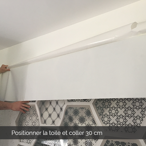 Photo enlever la partie haute du liner sur la toile Toile adhésive